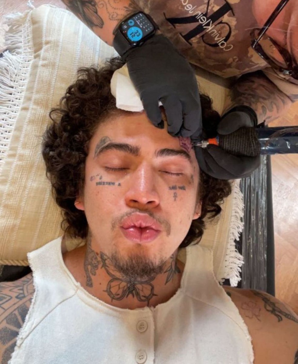 Whindersson Nunes faz tatuagem em homenagem à cidade natal no rosto — Foto: Reprodução / Redes Sociais