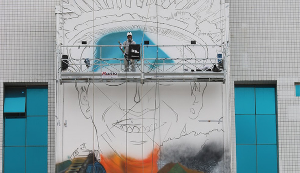 Primeiras cores da tela do Kobra, durante o processo de execução do trabalho — Foto: Reprodução/ MPRO