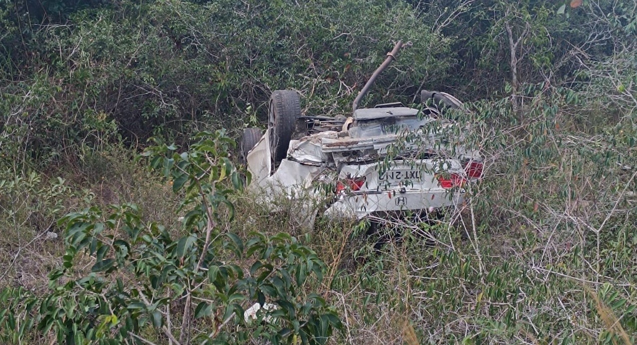 Pneu estoura e capotamento deixa três vítimas na BR-402, em Morros, no MA