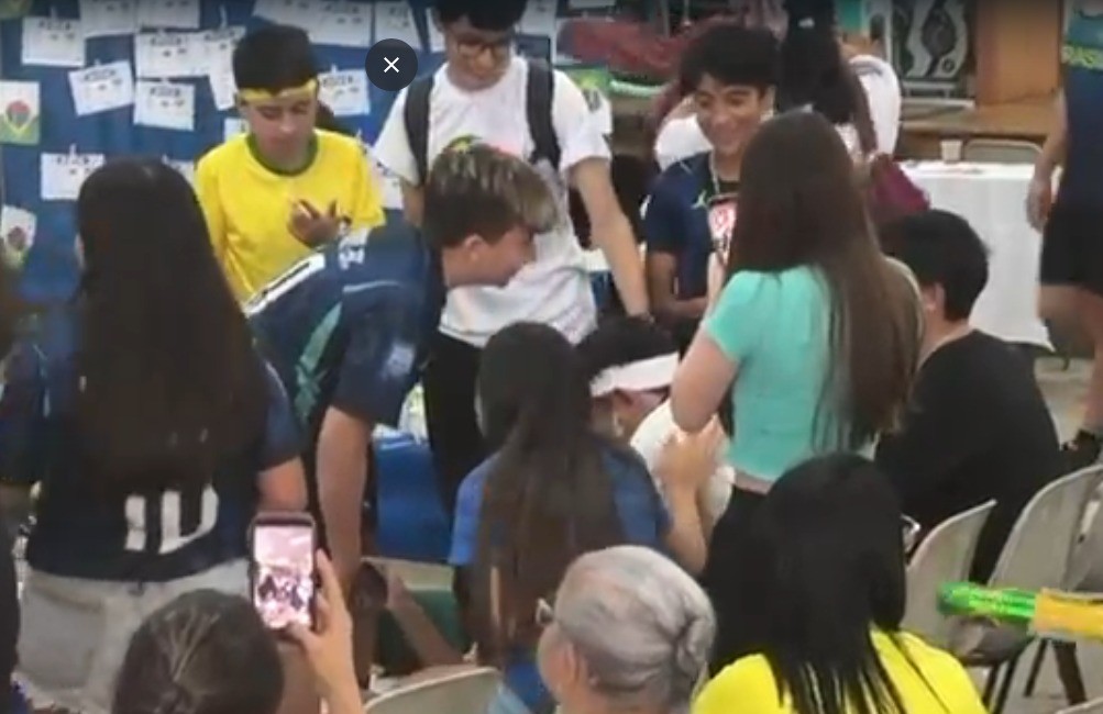 VÍDEO: alunos consolam professor japônes em escola de língua japonesa após derrota para o Brasil na Copa