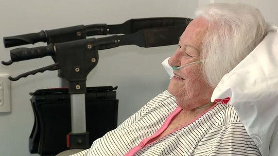 Idosa de 99 anos ficou 9 horas agarrada em parreira à espera de resgate - Foto: (Reprodução/RBS TV)