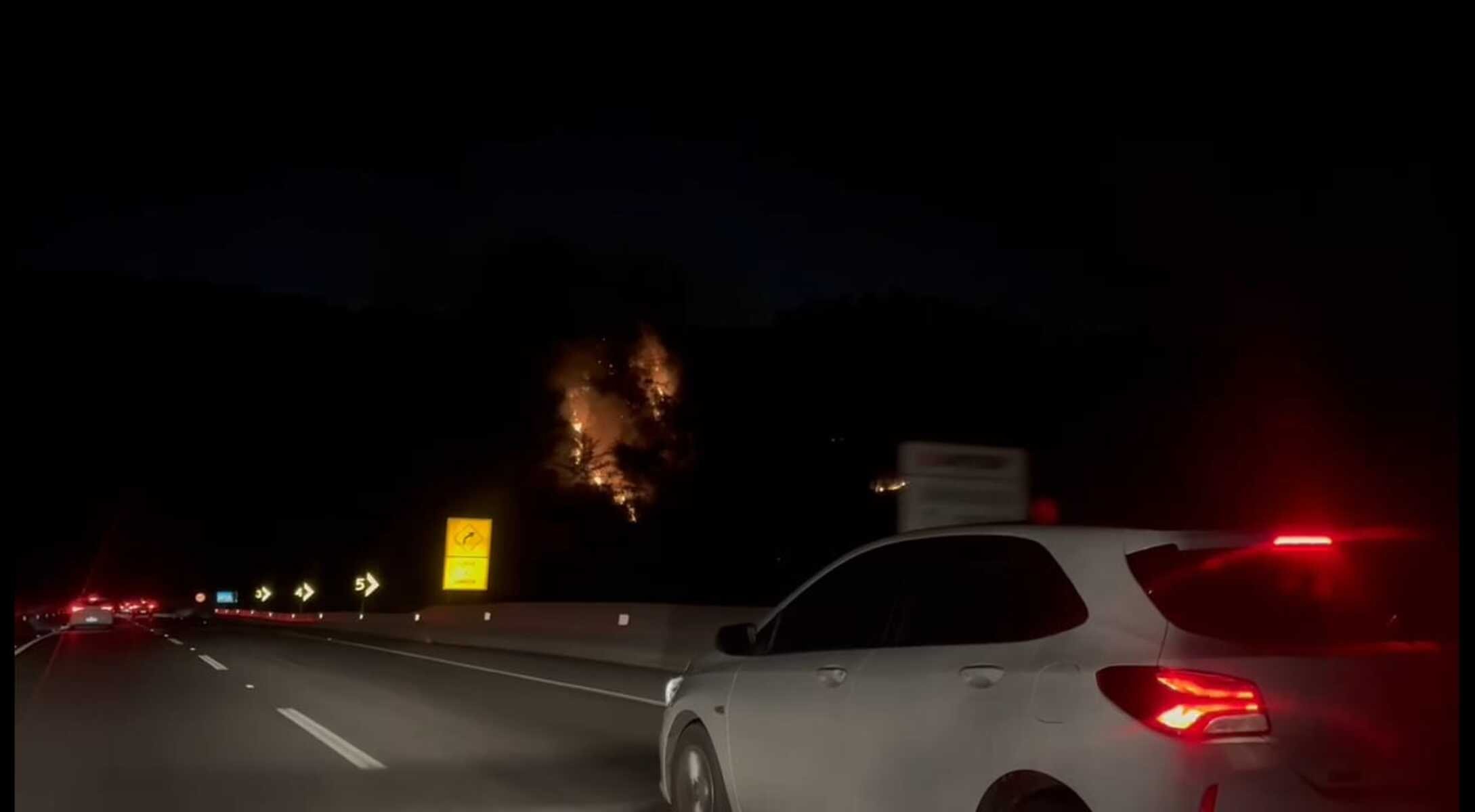 Incêndio atinge vegetação na Mogi-Dutra