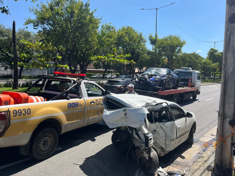Condutor de Porsche bate na traseira de Renault e mata motorista por aplicativo em São Paulo — Foto: Rômulo D'Ávila/ TV Globo