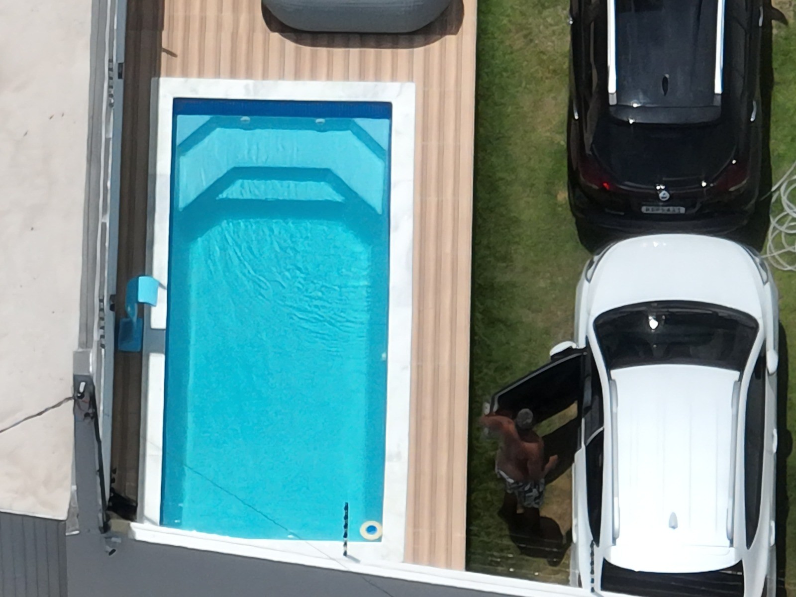Piscina, carros e R$ 37 mil em espécie: suspeito de chefiar facção criminosa é preso em imóvel de luxo na Bahia