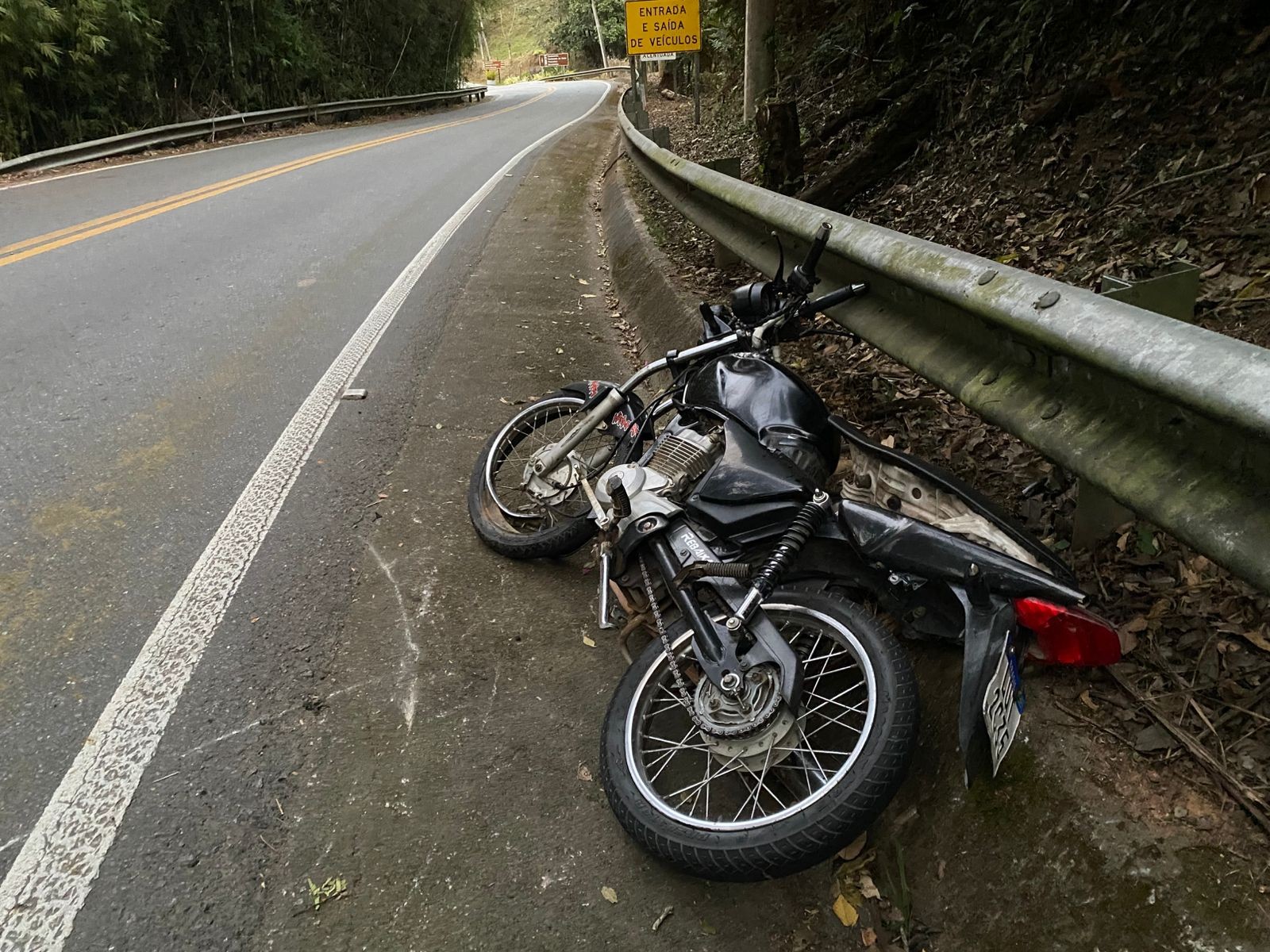 Motociclista morre após perder o controle na Rodovia dos Tropeiros