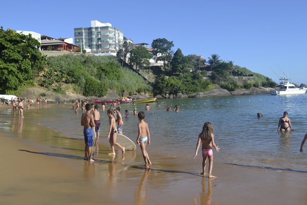 Praia da Areia Preta, em Iriri — Foto: Juliana Borges/G1 ES