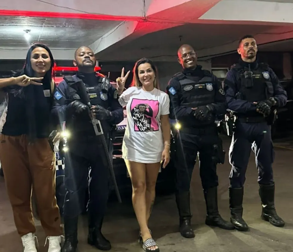 Deolane Bezerra tirou foto com a guarda civil — Foto: Redes sociais