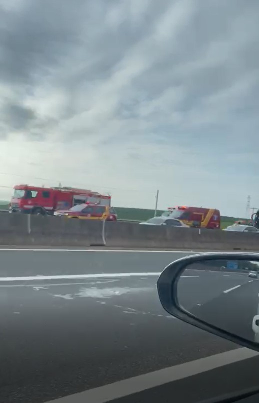 Colisão entre ônibus e carreta deixa cinco feridos na SP-340, em Campinas