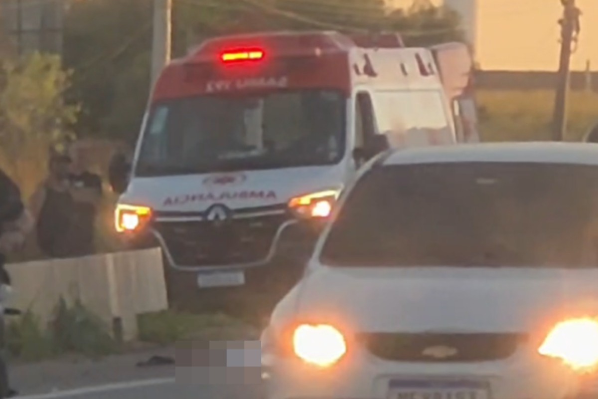 Motociclista de 40 anos morre após acidente com carreta na Dutra, em Pindamonhangaba