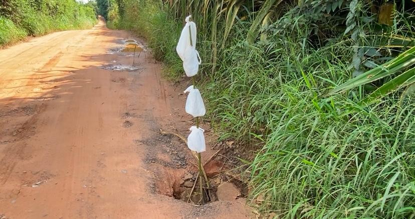 Buraco de 25 metros: moradores correm riscos ao transitar na Estrada da Balsa em Limeira