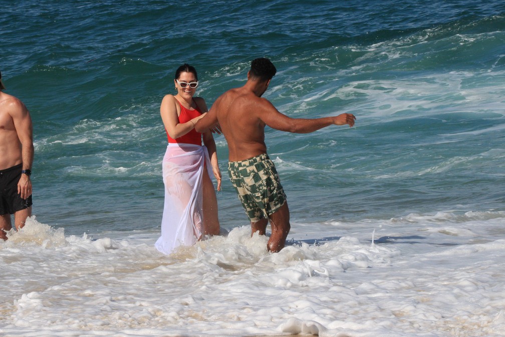 The Rock Brasileiro dando pinta na praia do Recreio #shorts 
