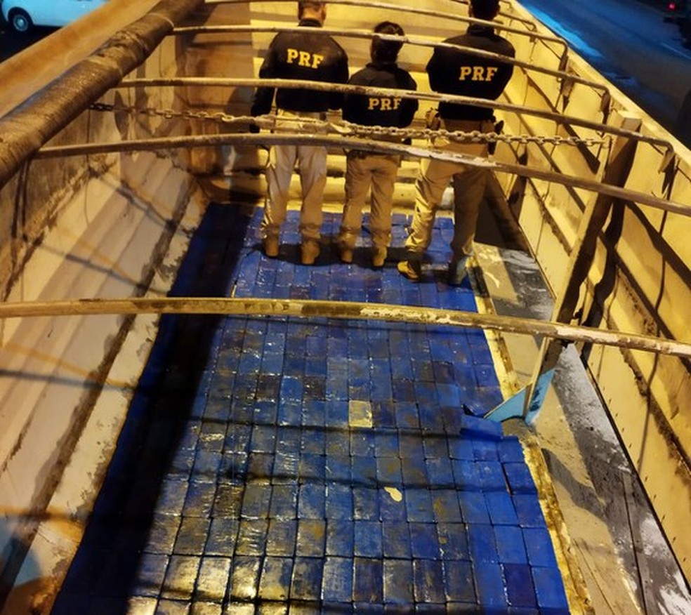 Cocaína escondida em Caminhão. — Foto: Reprodução