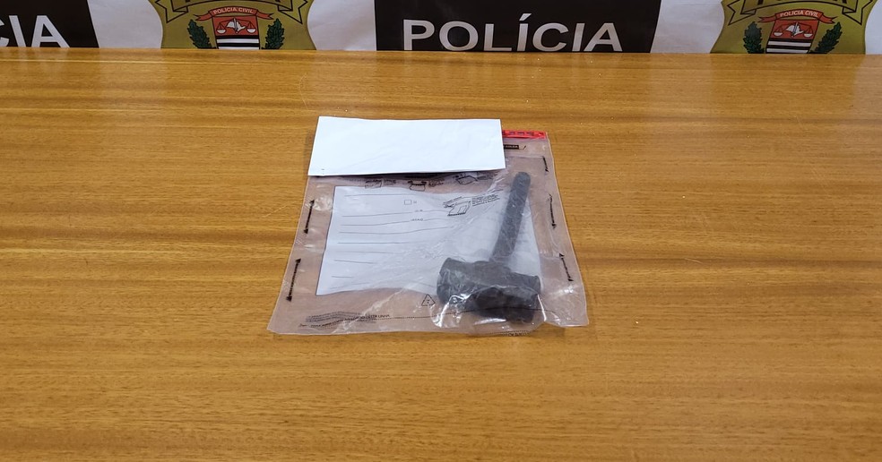 A marreta utilizada durante o crime foi apreendida pela Polícia Civil — Foto: Divulgação