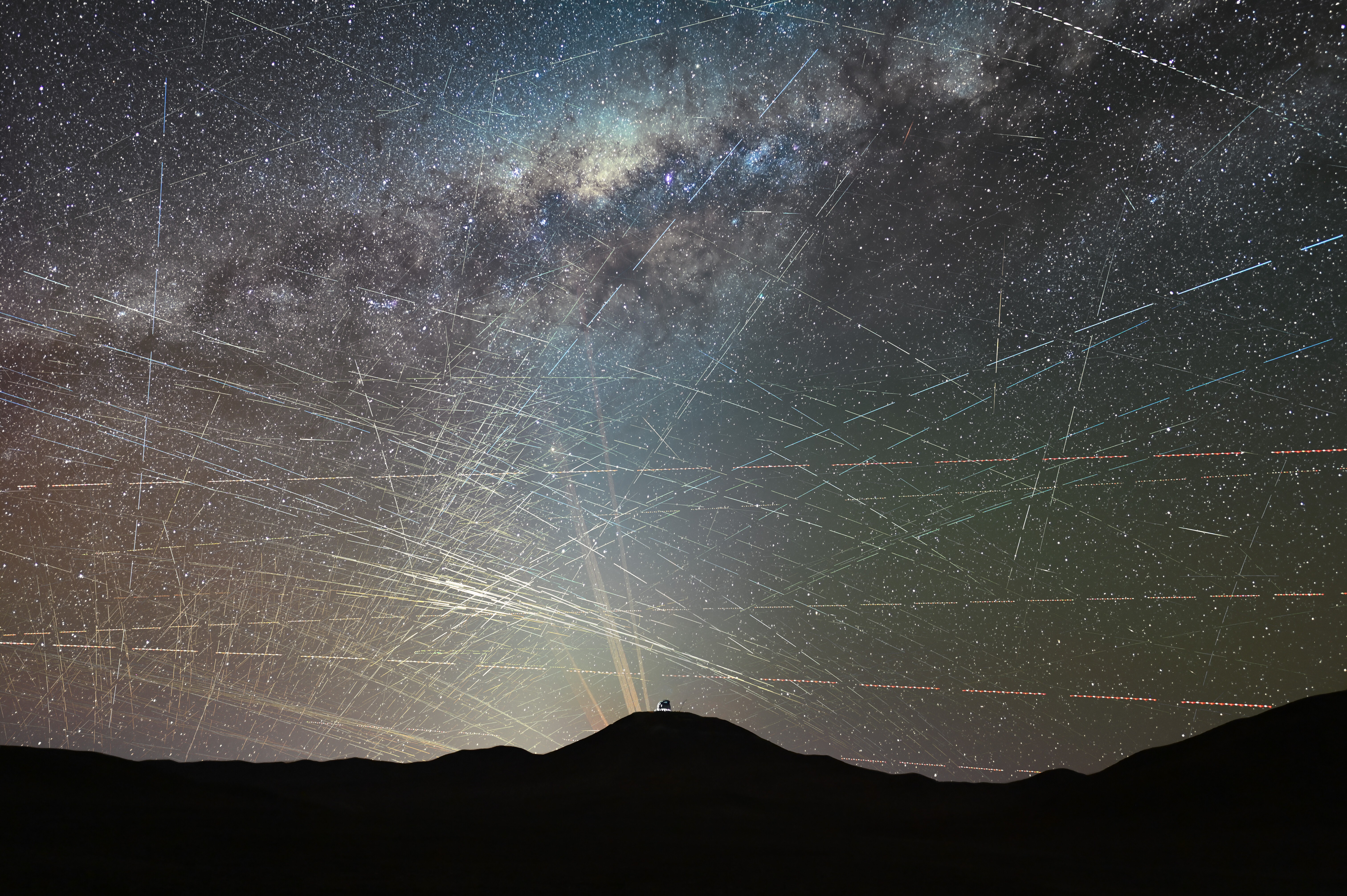 Constelações de satélites podem ameaçar a astronomia, alerta estudo