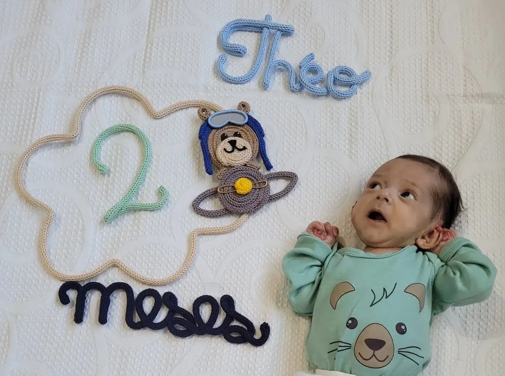 Théo, diagnosticado com 'EB', em seu 'mêsversário' de 2 meses — Foto: Reprodução / Instagram