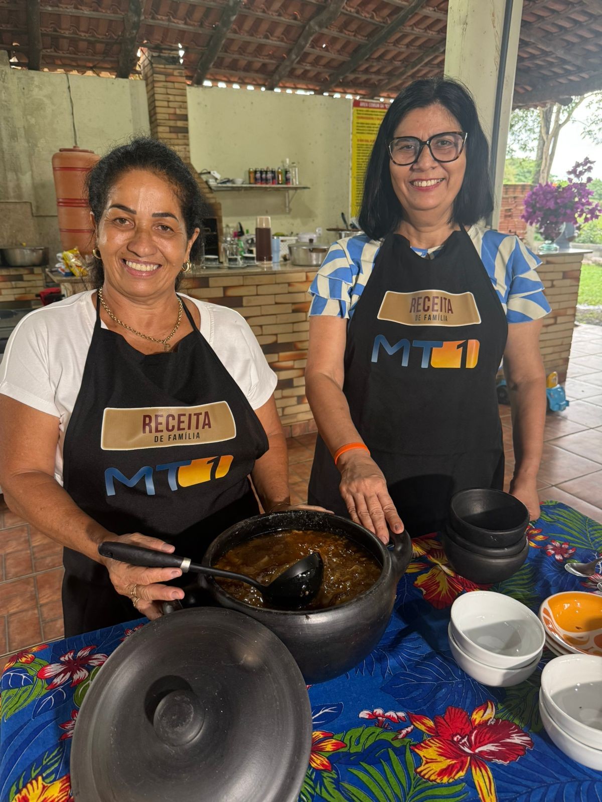 Receita de Família: vizinhas ensinam a preparar um caldo de mocotó