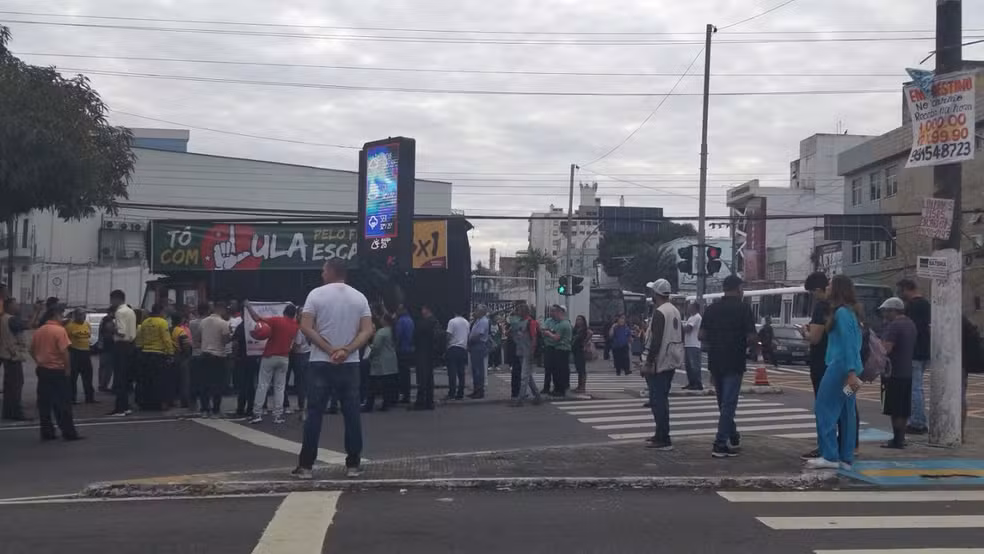 Rodoviários fizeram paralisação em Manaus pelo fim da escala 6x1 — Foto: Karla Melo/Rede Amazônica