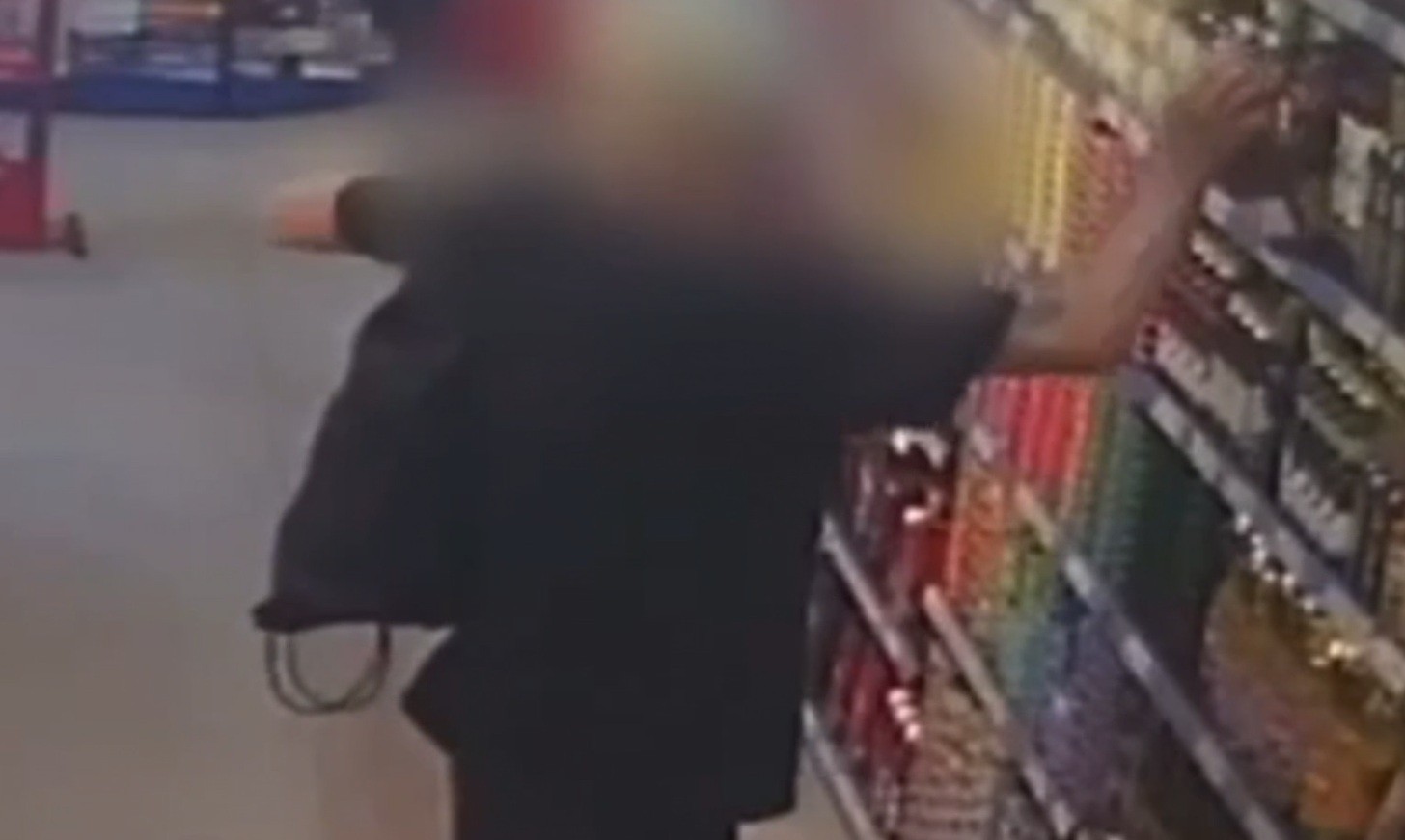 Homem é flagrado furtando produtos em supermercado de Búzios