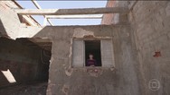 Catadora de recicláveis ganha ajuda para retirar toneladas de lixo que acumulou em casa durante 20 anos; veja antes e depois