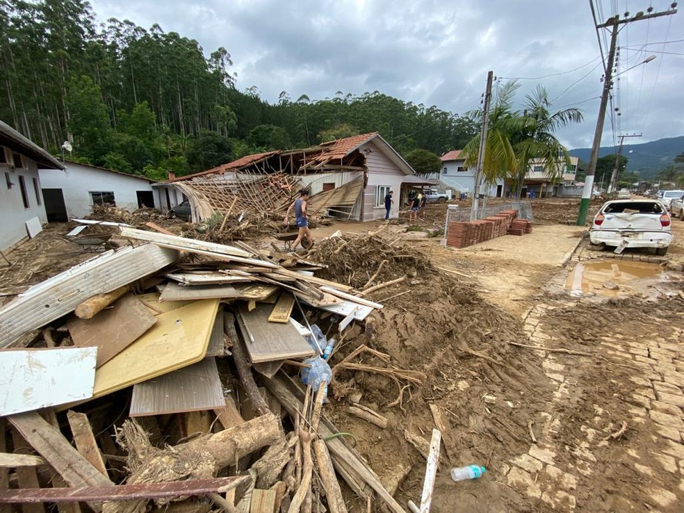 Imagem mostra os estragos da enxurrada em Presidente Getúlio, no Vale do Itajaí, em 2020 — Foto: Marcos Schmidt/NSC TV