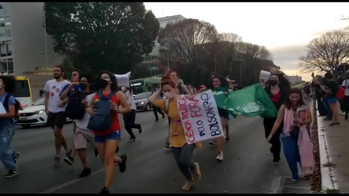 Estudantes desocupam UFPR, mas vão a Brasília protestar contra