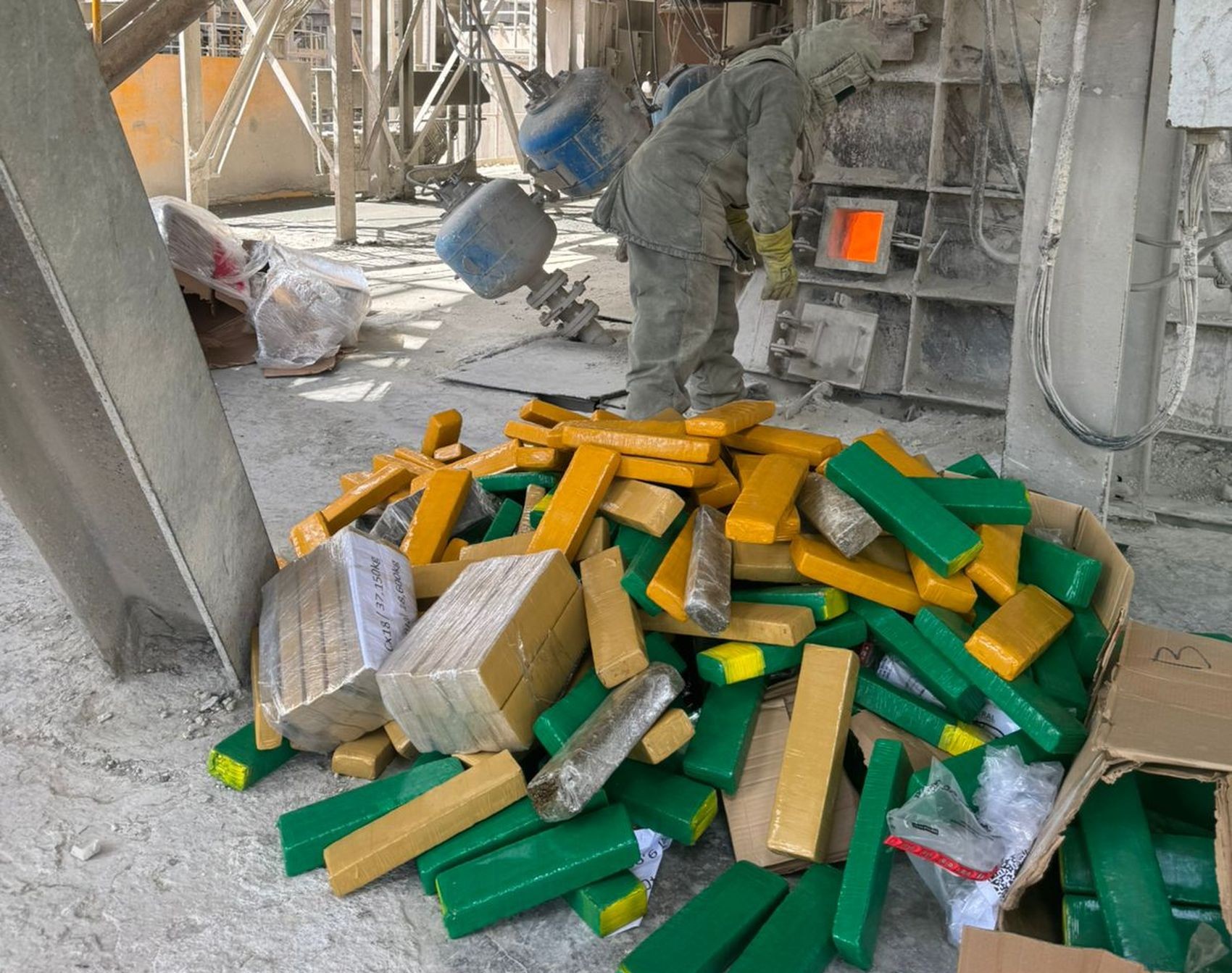 Polícia Federal incinera mais de uma tonelada de drogas em Sergipe