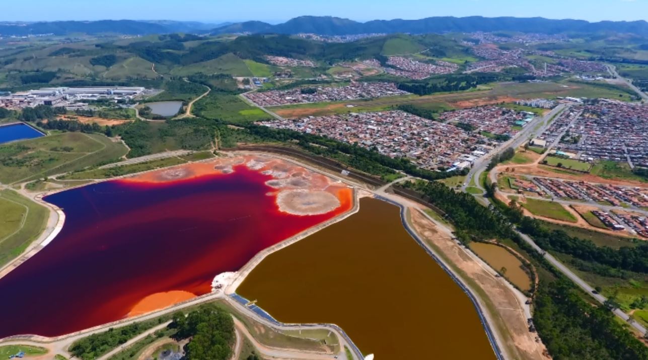 Alcoa faz recadastramento de pessoas que moram próximo às barragens de resíduos de bauxita em Poços de Caldas