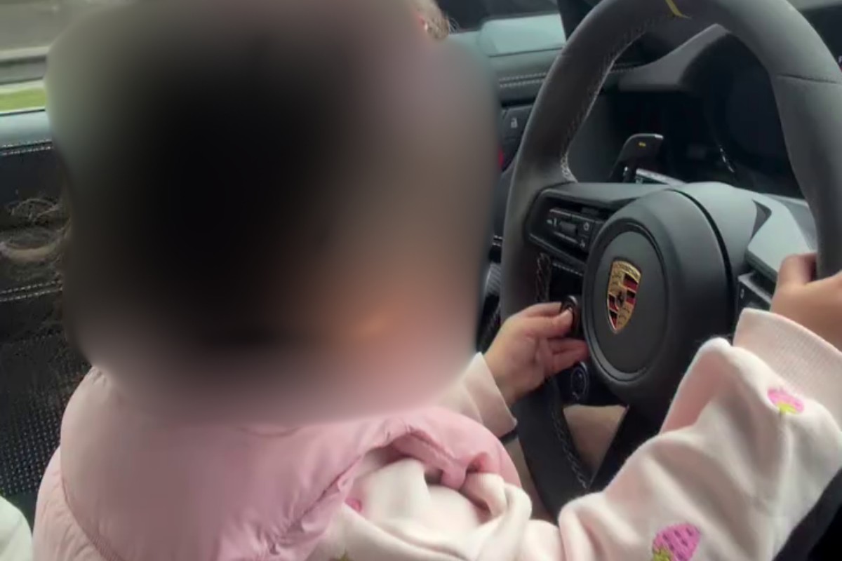 VÍDEO mostra dono de Porsche suspeito de fazer manobras a 200 km/h dirigindo em alta velocidade com filha de 2 anos no colo