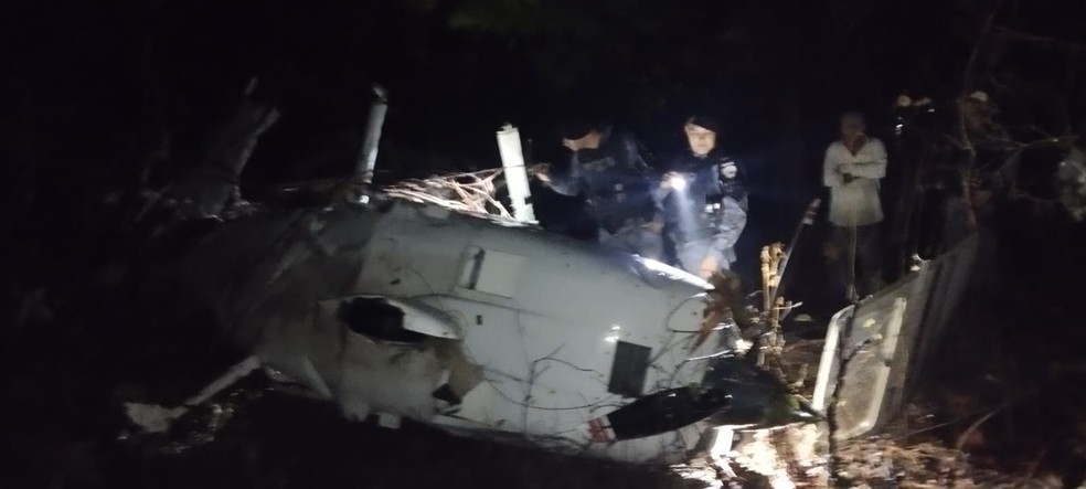 Avio de pequeno porte com 4 pessoas cai em regio de mata em Cuiab  Foto: Reproduo