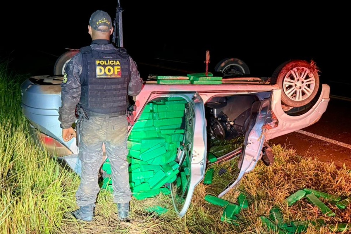 Carro capota durante fuga e polícia encontra uma tonelada de maconha na MS-164
