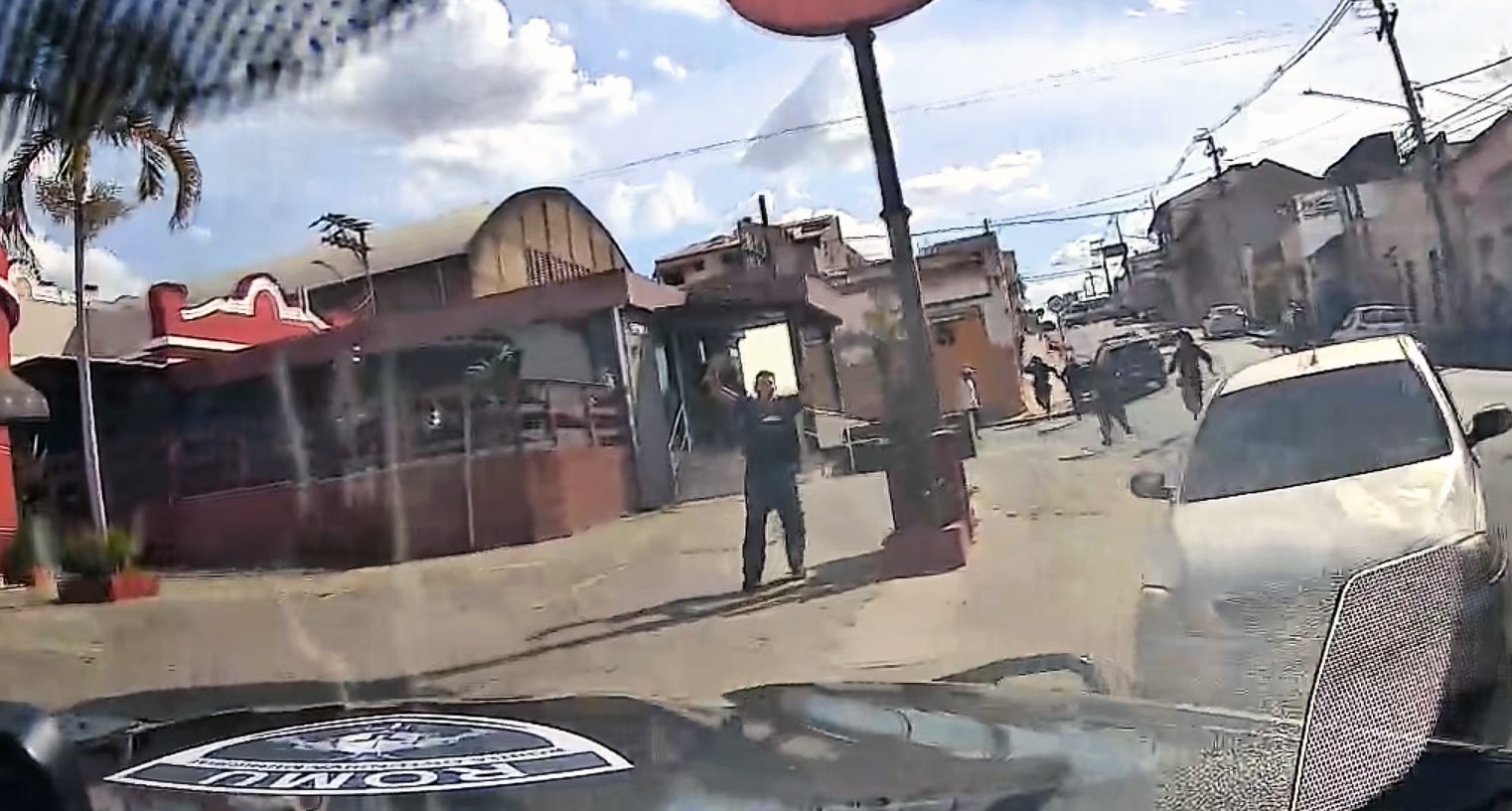 VÍDEO: câmera de viatura mostra perseguição da Guarda a suspeito com moto roubada em Capivari