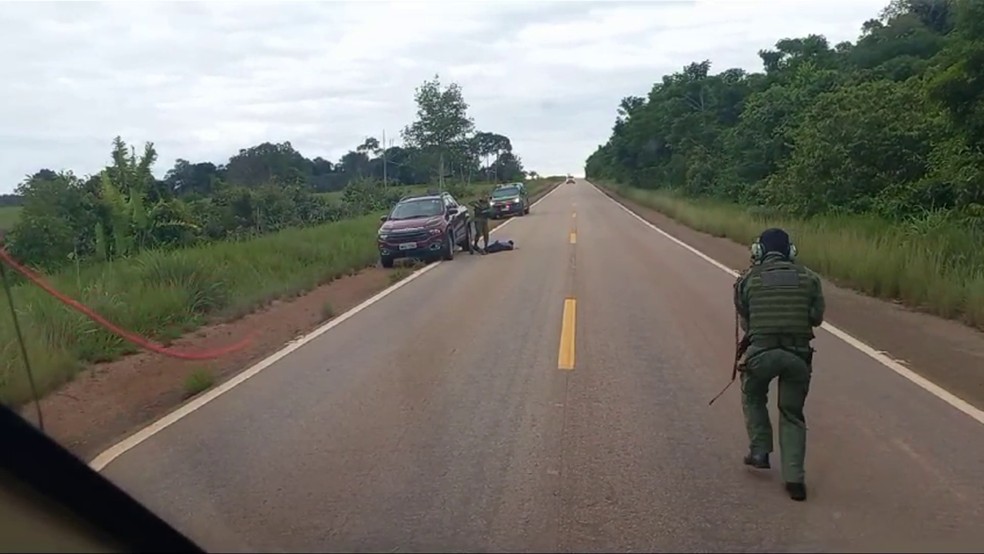 Suspeito foi preso em flagrante após ação do helicóptero do NOA — Foto: Reprodução