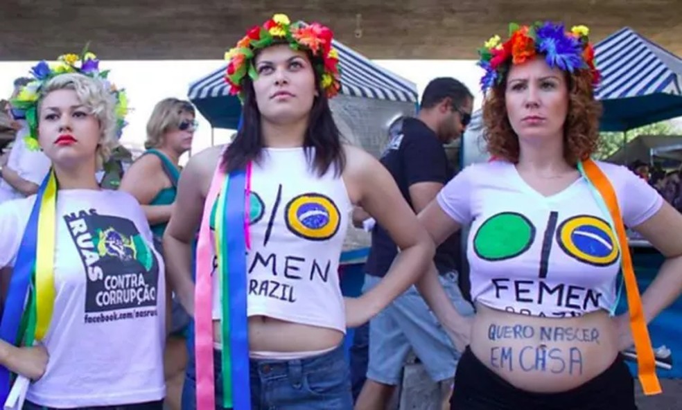 Sara Winter e Carla Zambelli em protesto do grupo Femen em São Paulo | Reprodução// Twitter — Foto: Reprodução// Twitter