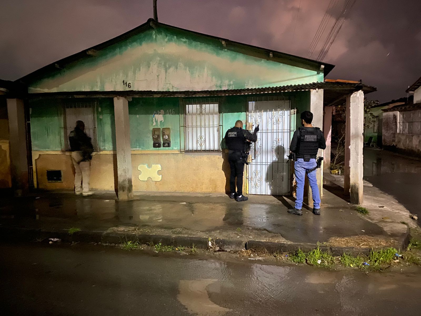 Mulher é presa suspeita de mandar matar homem que teria cometido abuso sexual contra sua filha adolescente na Bahia