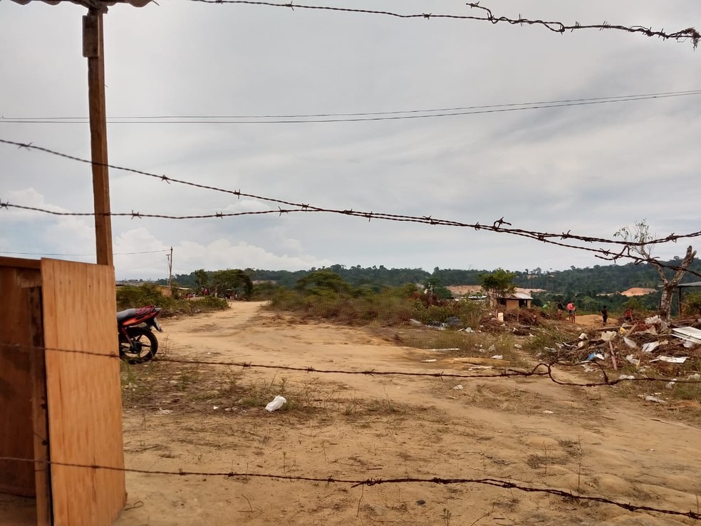 Cemitério indígena abandonado é palco de tiroteio na zona norte de Manaus (AM). — Foto: Ive Rylo/G1 Amazonas