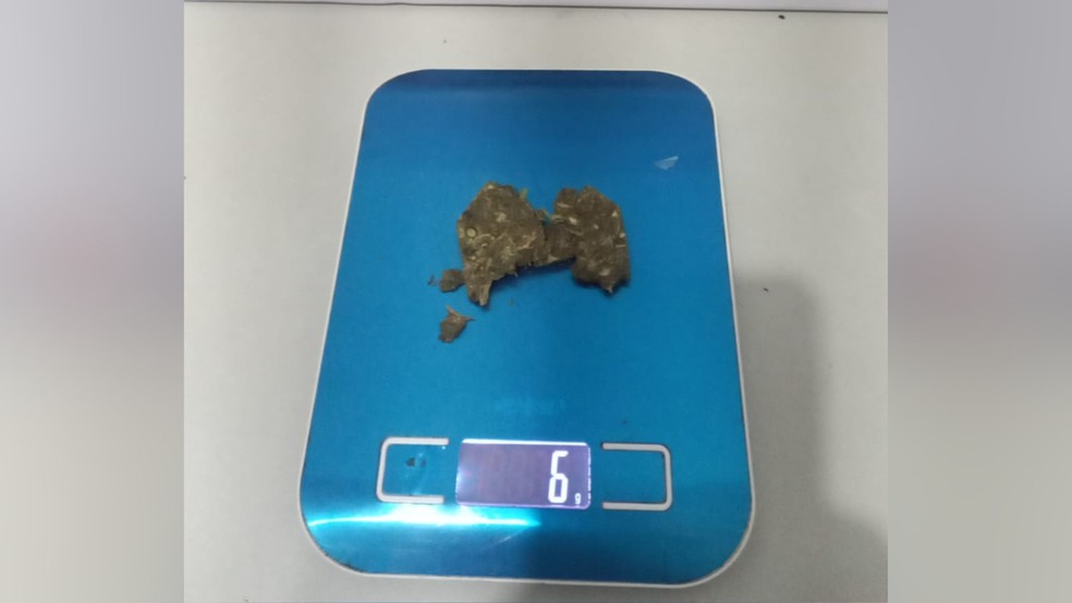 Mulher esconde maconha em cart&atilde;o de gestante e &eacute; flagrada durante revista em penitenci&aacute;ria de Uberaba &mdash; Foto: SEJUSP/Reprodu&ccedil;&atilde;o