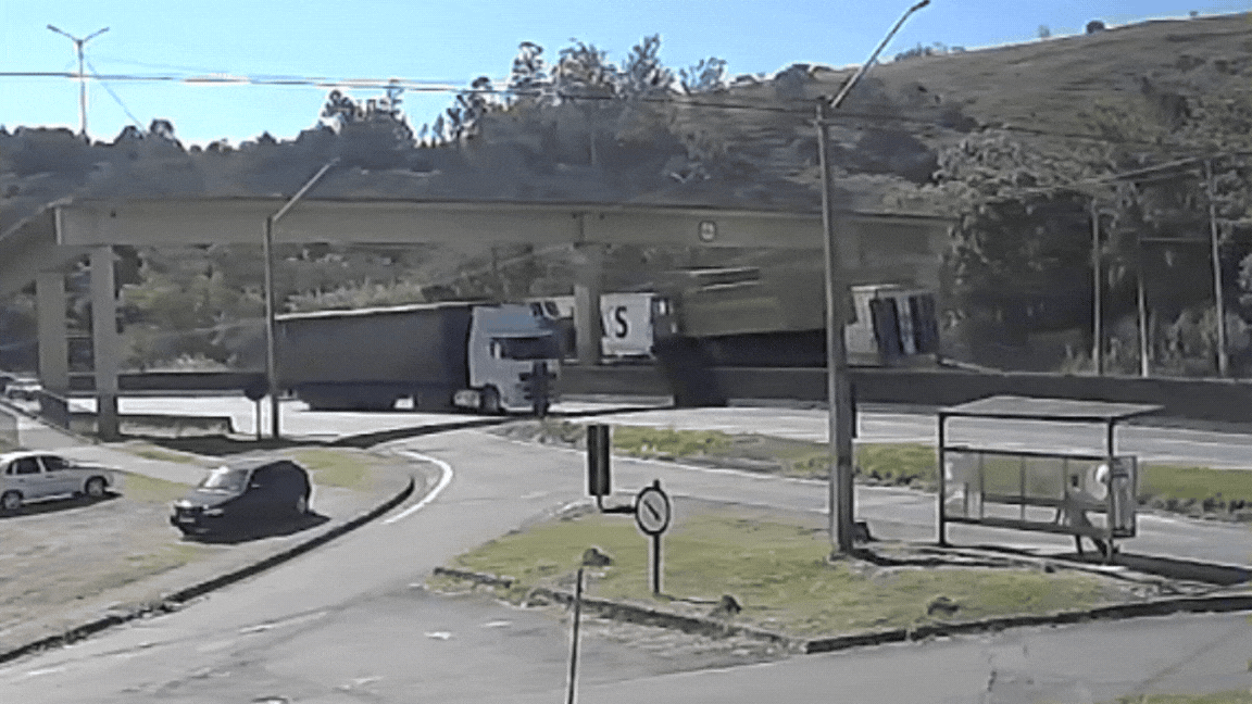 Motorista que atingiu passarela na Fernão Dias deve passar por audiência de custódia nesta quarta; mãe e filho morreram em acidente