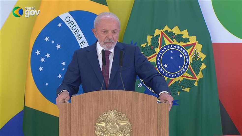 Lula conversa com jornalistas em Brasília — Foto: Reprodução/Youtube