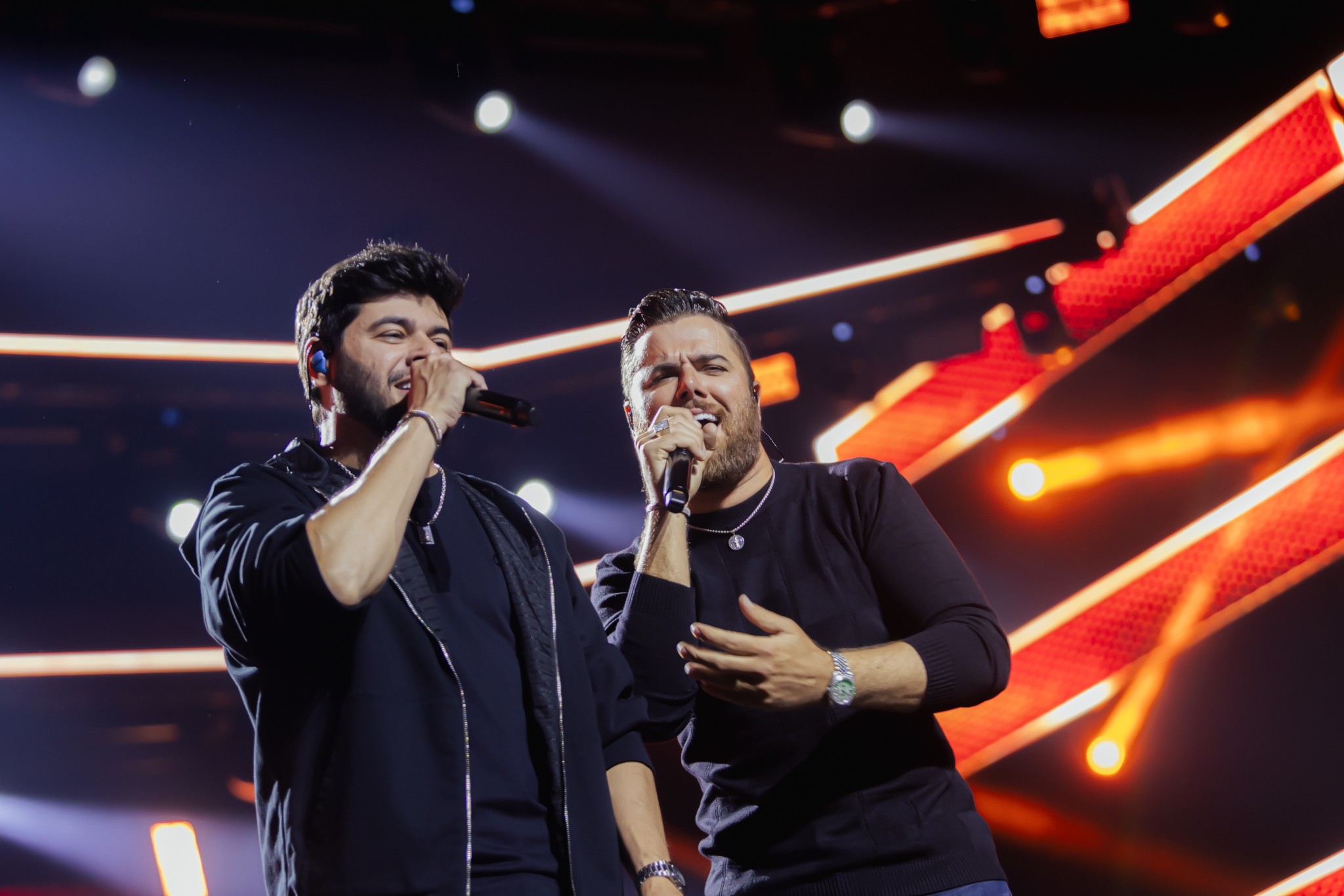 'Sextou' com sertanejo, rock e até pedido de casamento: Zé Neto e Cristiano agitam o público da Festa Junina de Votorantim