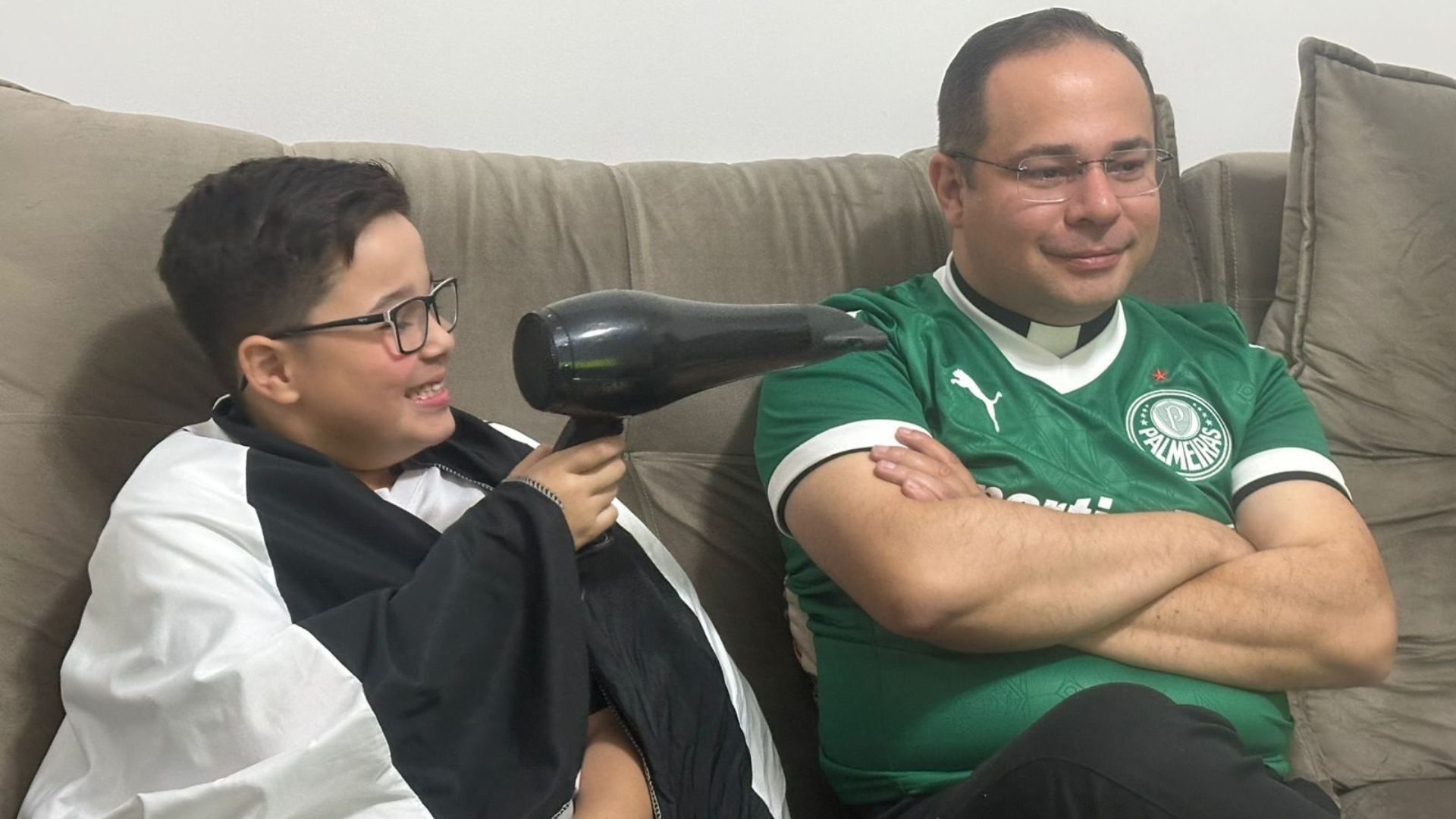 Menino viral celebra vitória do Chelsea