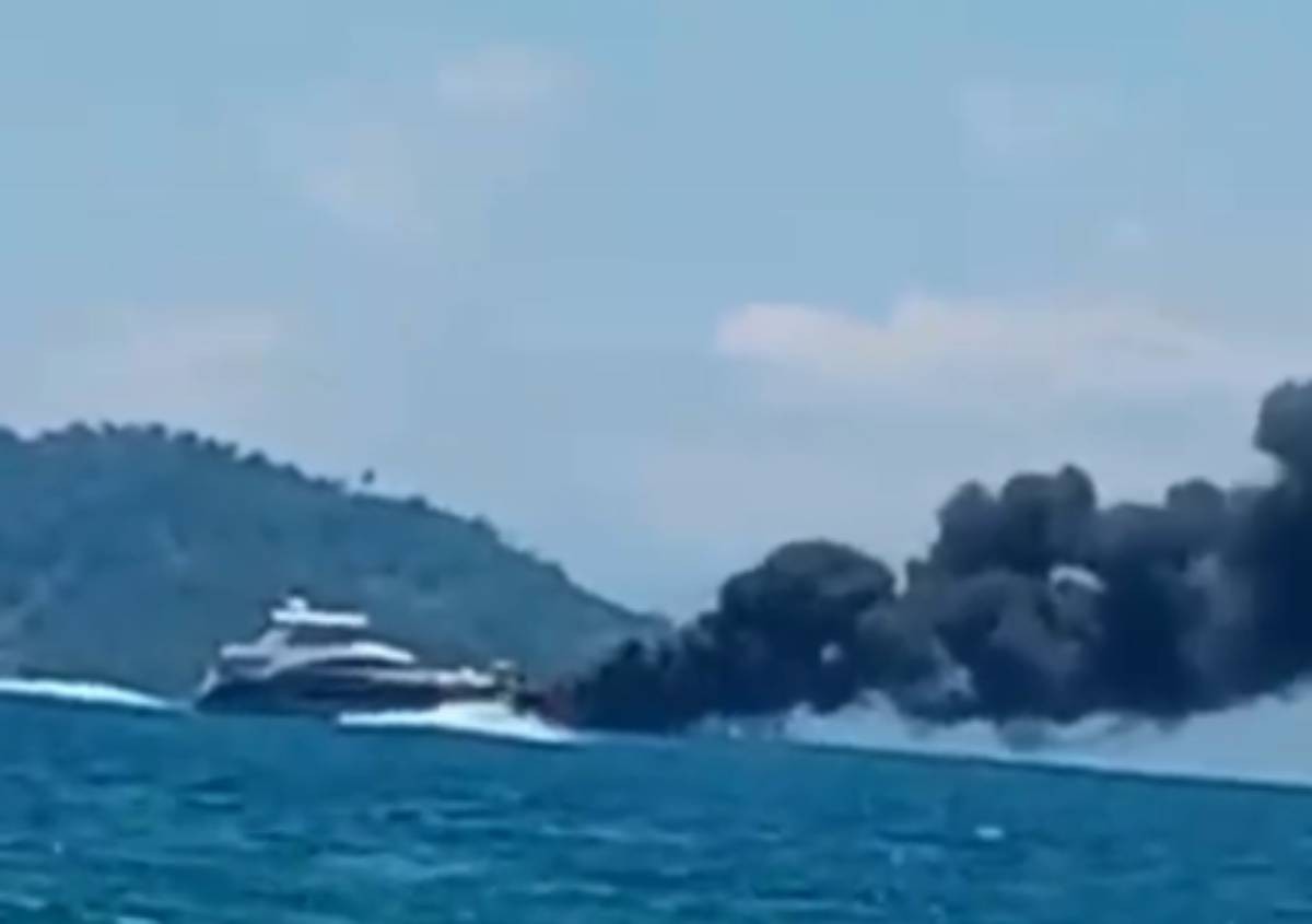 Lancha pega fogo e deixa pelo menos cinco feridos em Angra dos Reis