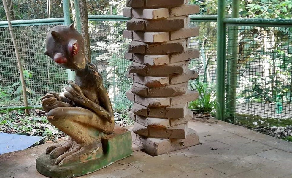Estátua do ET de Varginha no zoológico da cidade — Foto: Reprodução/Memorial do ET