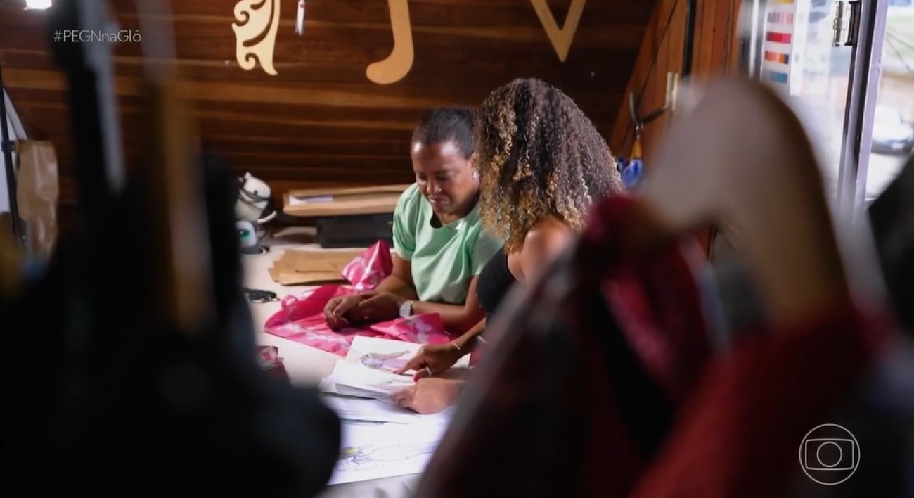 Empreendedora cria marca que transforma guarda-chuva quebrado em moda e fatura R$ 200 mil por ano