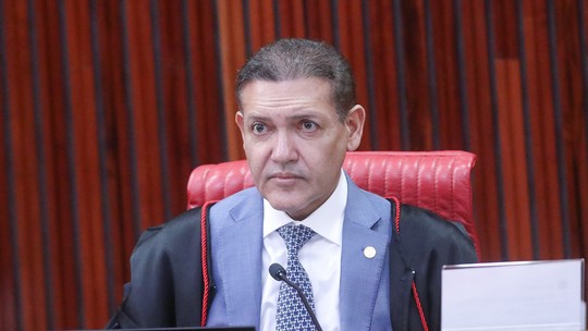 Presidente do TSE diz que voto é livre e afirma que vai reprimir ameaças e assédio