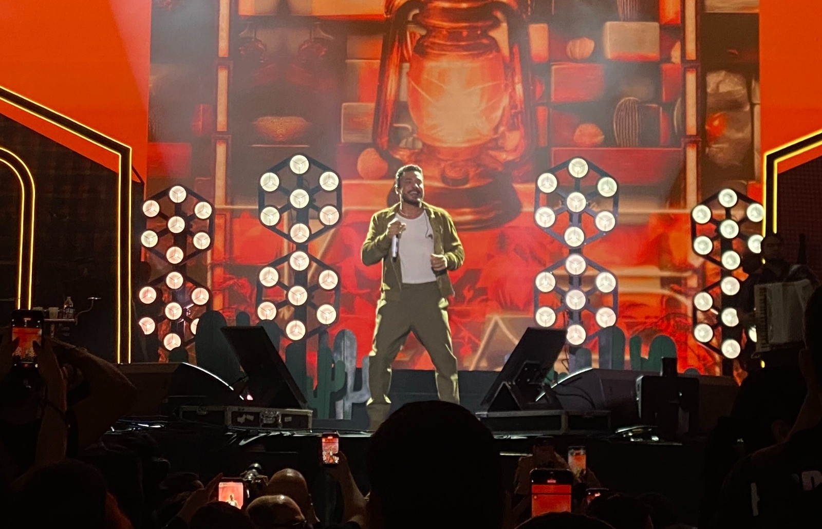 Wesley Safadão homenageia o Nordeste e lota Parque do Povo no São João 2026 de Campina Grande