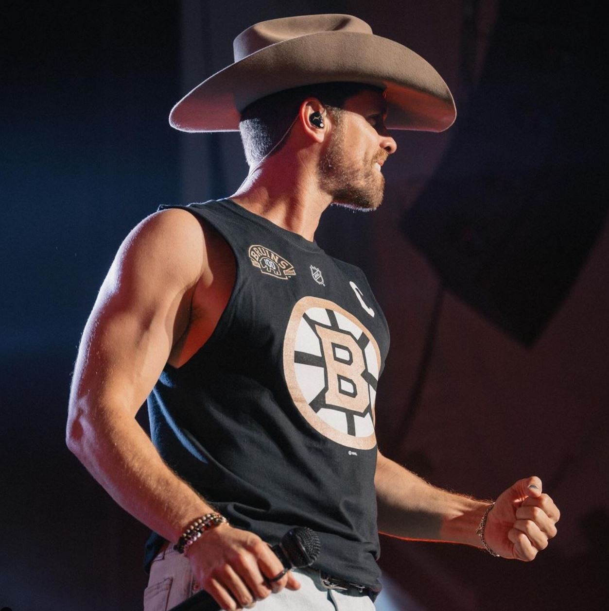 Quem é Dustin Lynch, astro internacional do country que se apresenta em Jaguariúna com Fernando e Sorocaba