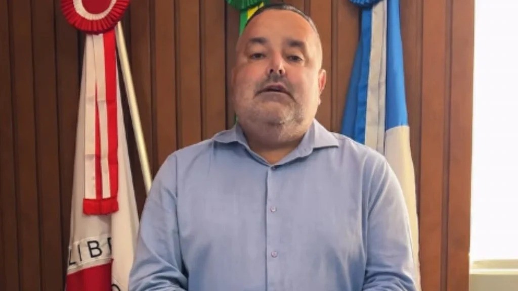 Prefeito em MG tira imóvel da PM após blitz da Lei Seca e deixa vazar áudio com ofensas: 'estou cagando e andando'; OUÇA