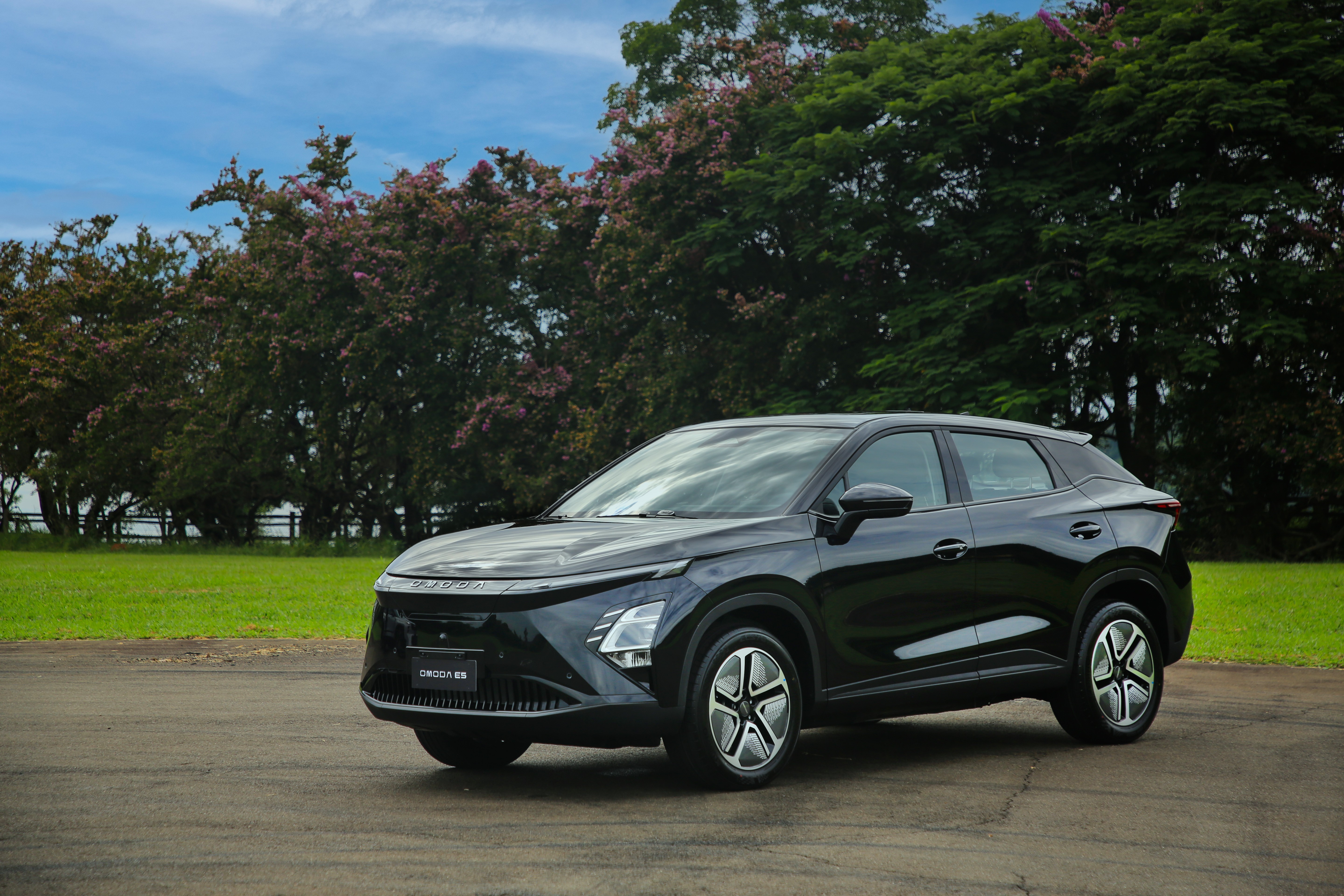 Omoda E5 é mais um SUV chinês elétrico, mas ataca faixa de preço com poucos rivais; veja teste