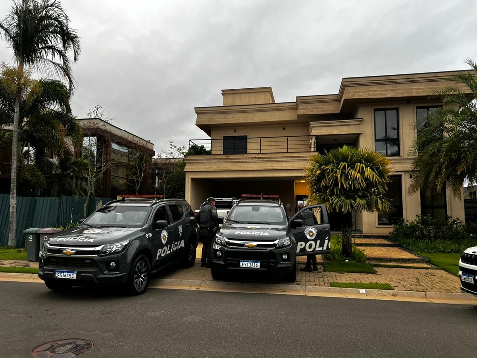 Operação mira esquema de lavagem de dinheiro ligado a dois dos traficantes mais procurados do Brasil — Foto: Polícia Militar/Divulgação