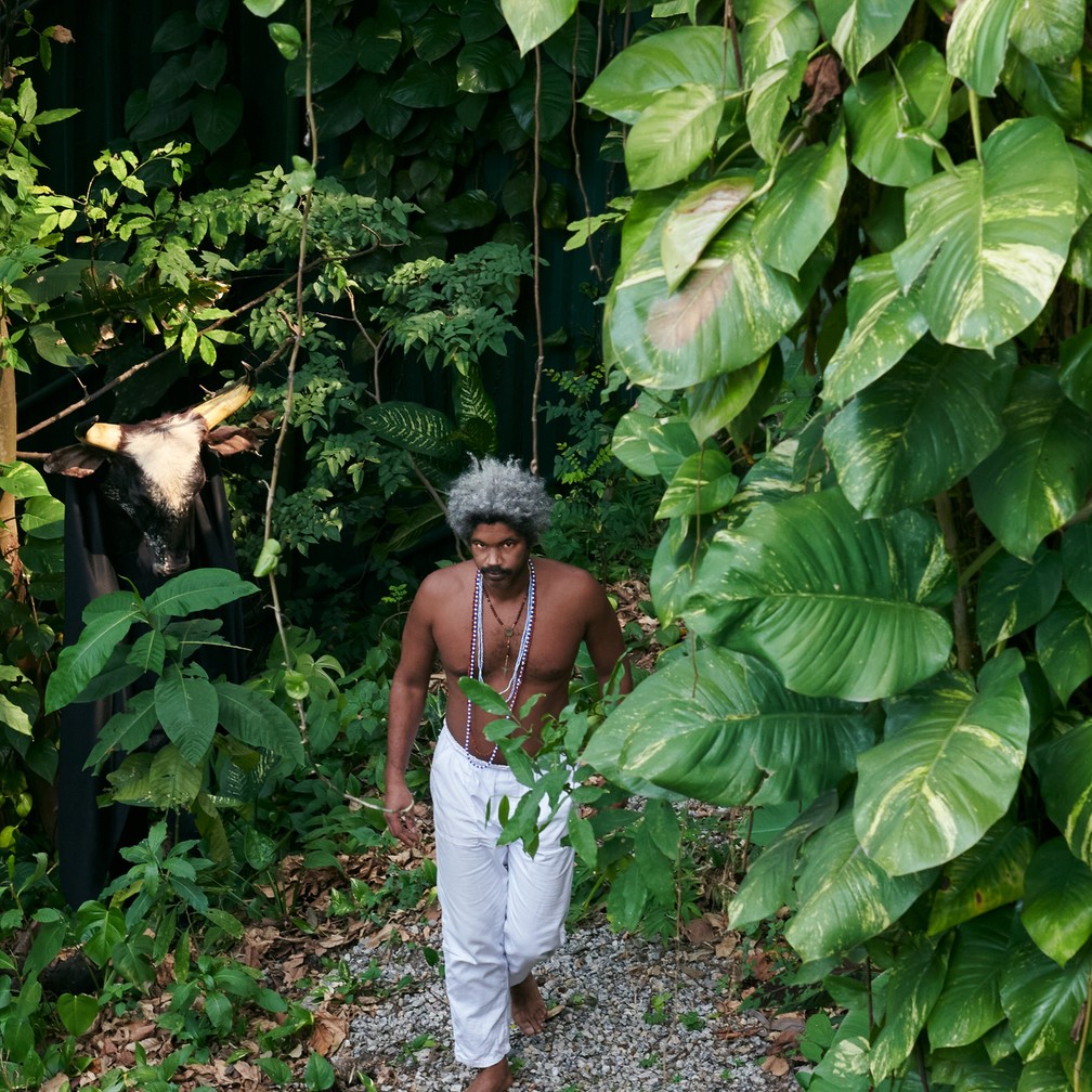 Negro Leo dança conforme a música do bumba meu boi no pulso eletrônico de  álbum sobre sexo em aplicativos | Blog do Mauro Ferreira | G1